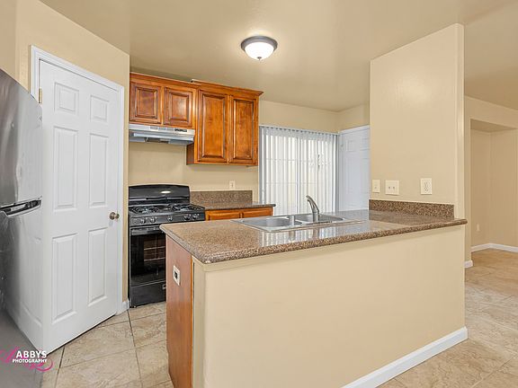 3rd image of 726 K St #B
