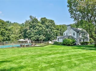 2 Munson Pond Ln, Pleasantville, NY 10570
