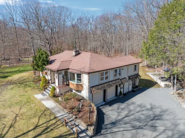 39 New Milford Road West, Bridgewater, CT 06752