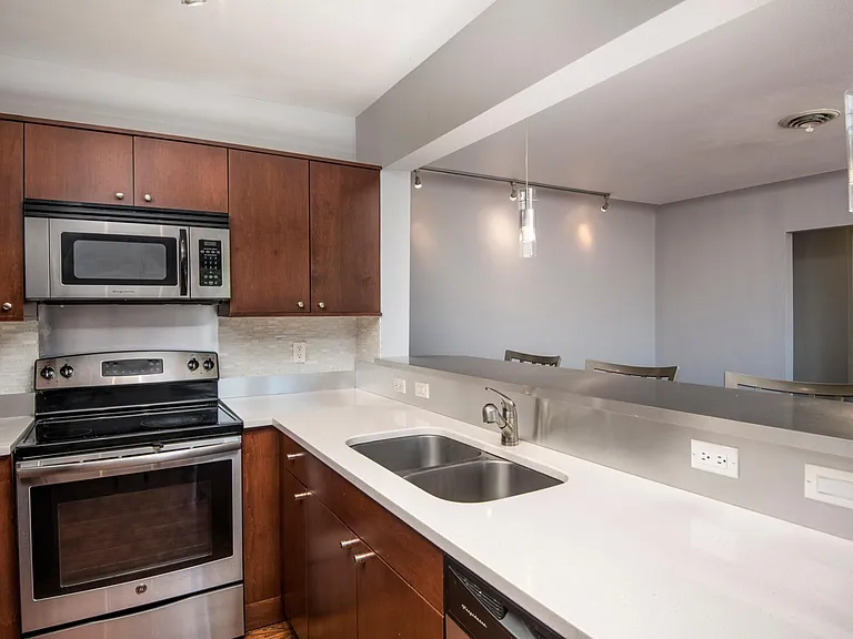 636 N Washington St #303 — Photo 5
