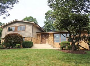 2350 Golfview Dr, Pittsburgh, PA