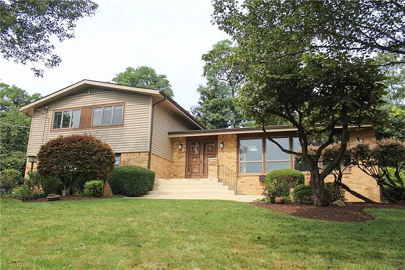 2350 Golfview Dr photo 1