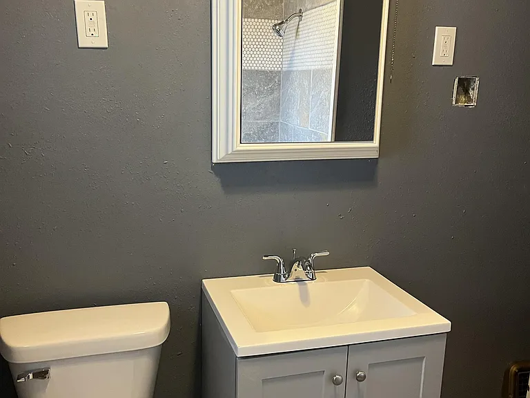 3715 Warren Ave — Photo 9