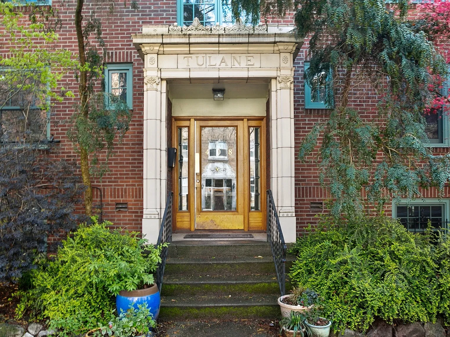 408 Bellevue Ave E — Photo 4