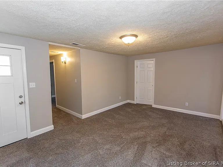 1725 E Oak St — Photo 6