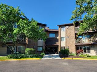 3420 Golfview Dr APT 121, Eagan, MN 55123
