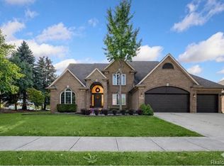 45021 Riverwoods Dr, Macomb, MI 48044