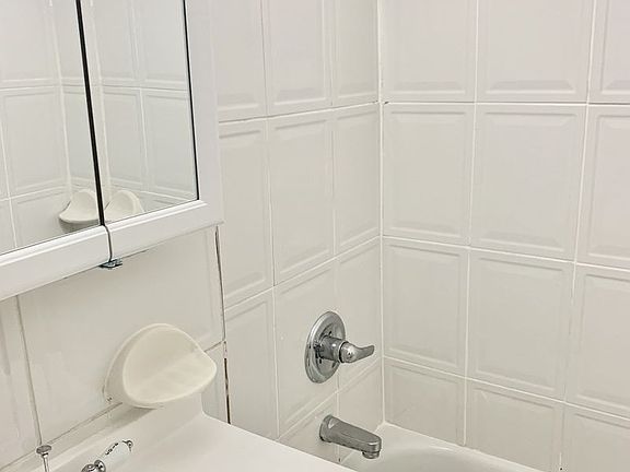 4th image of 2335 Broadway APT 2H