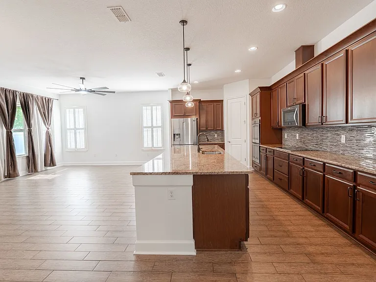 10667 Cardera Dr — Photo 9