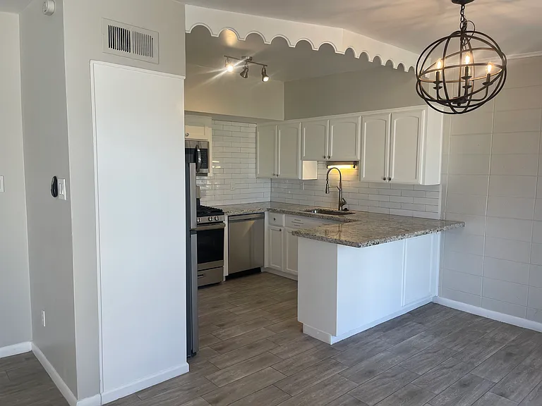 1939 E Missouri Ave #15 — Photo 6