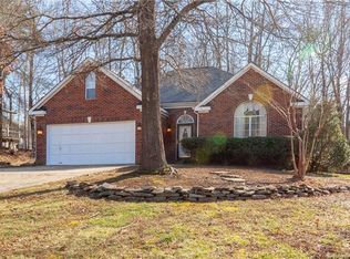 203 Pond View Ln, Fort Mill, SC 29715