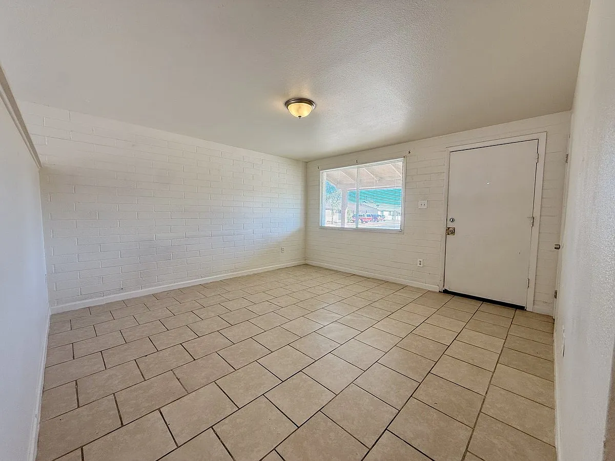 7202 W. Glenrosa Ave. — Photo 3