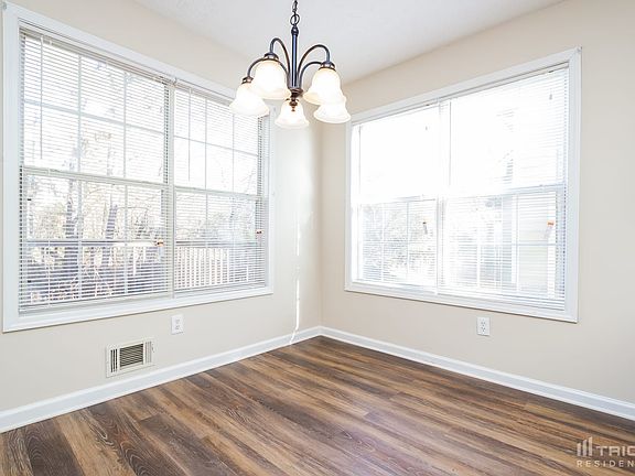 4th image of 3010 Oak Meadow Dr