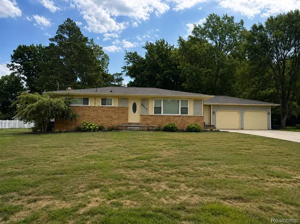 5060 Tahquamenon Trl, Flushing, MI 48433