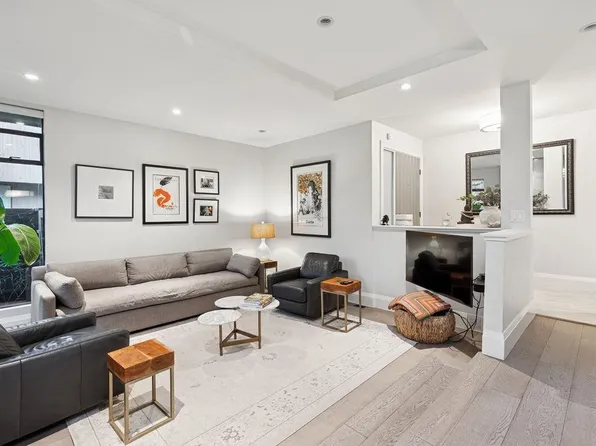 4308 Yew St, Vancouver, BC V6L 3C8