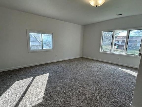5th image of 20 Leonard Dr