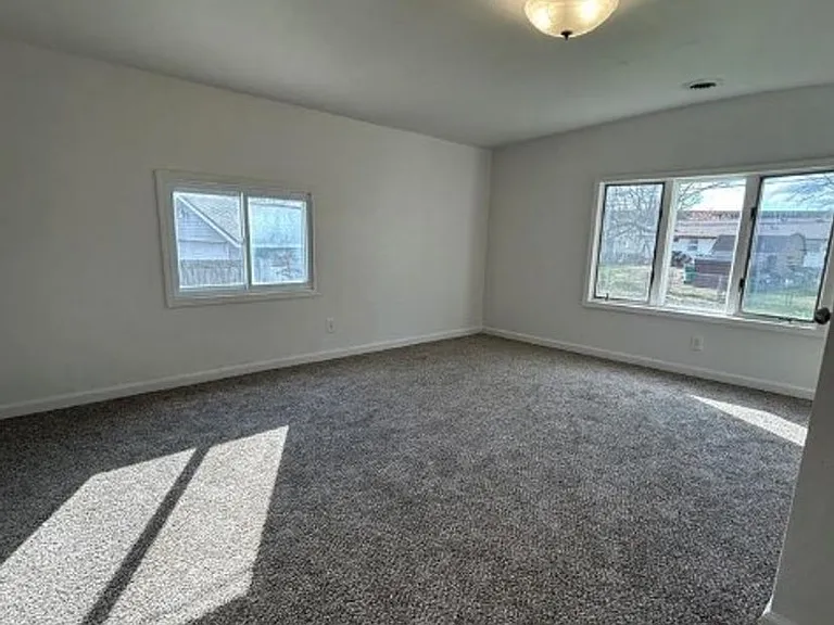 20 Leonard Dr — Photo 5