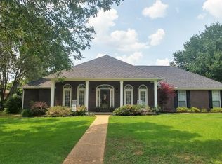 5126 Water Ridge Dr, Tupelo, MS 38801
