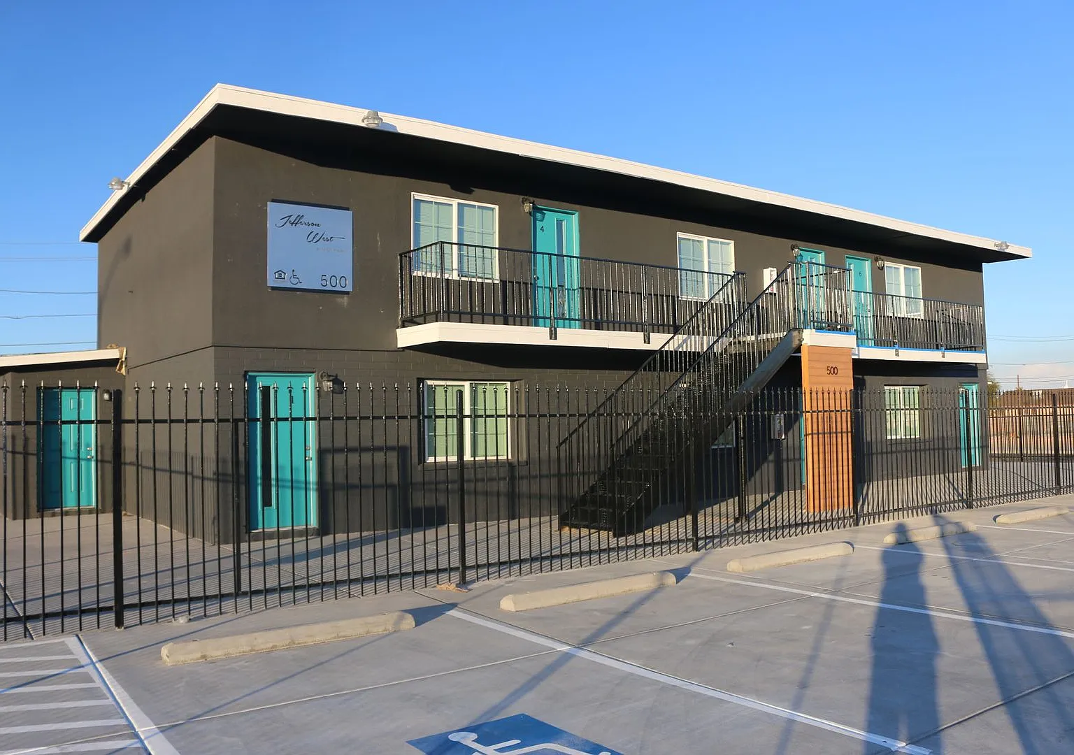 Jefferson West - 1 BR/1 BA Newly Renovated Apartment! — Photo 2