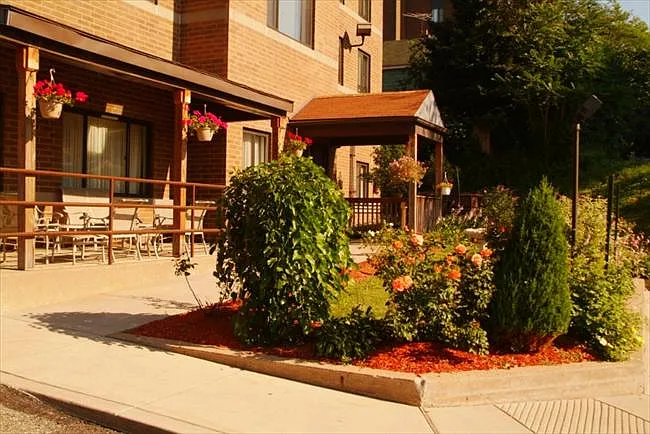 Sweetbriar Place Apartments — Photo 19