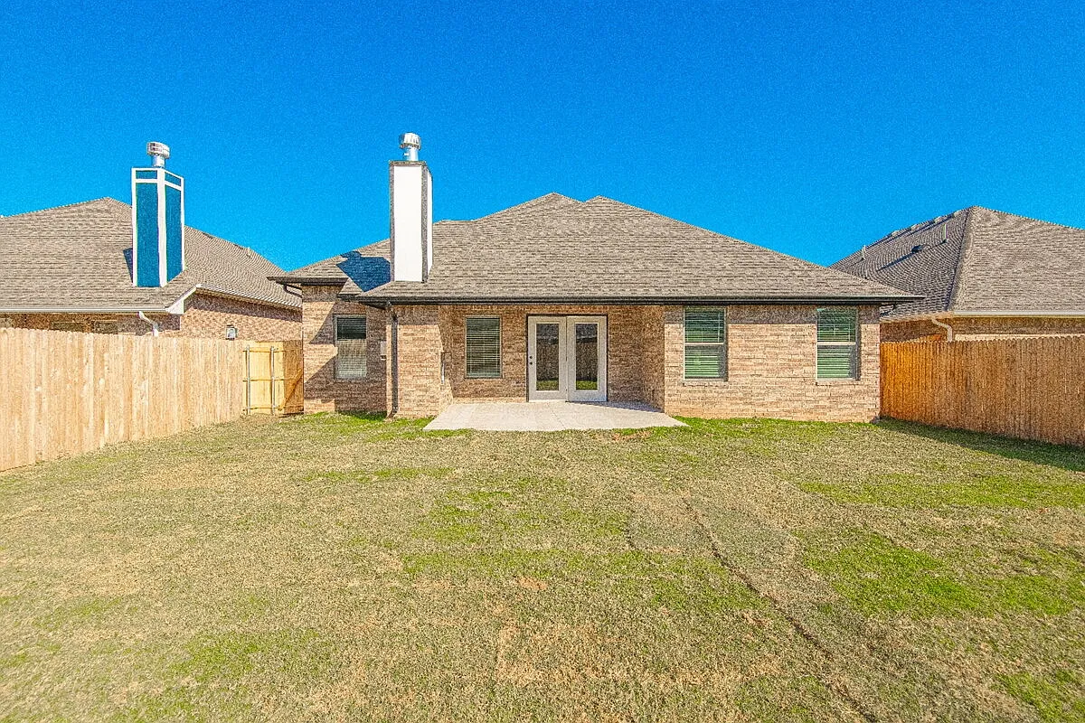 4 bed, 2.0 bath, 1700 sqft, $2,095 — Photo 4