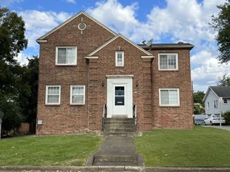 805 Somerset Dr — Photo 1