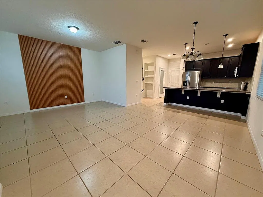 3 bed, 2.5 bath, 1602 sqft, $2,400 — Photo 3