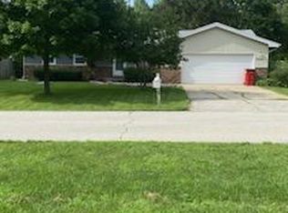 2806 Rolling Acres Dr, Champaign, IL