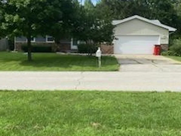 2806 Rolling Acres Dr, Champaign, IL 61822