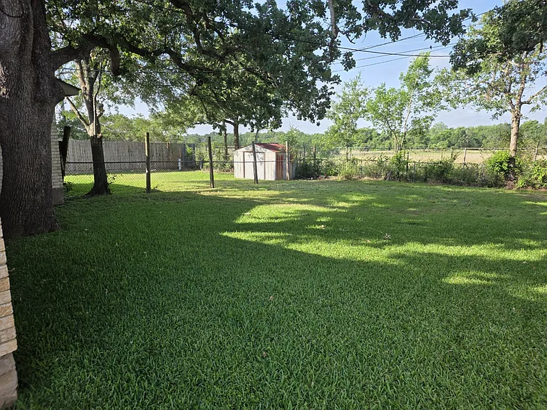 3600 Forestwood Dr #B — Photo 4