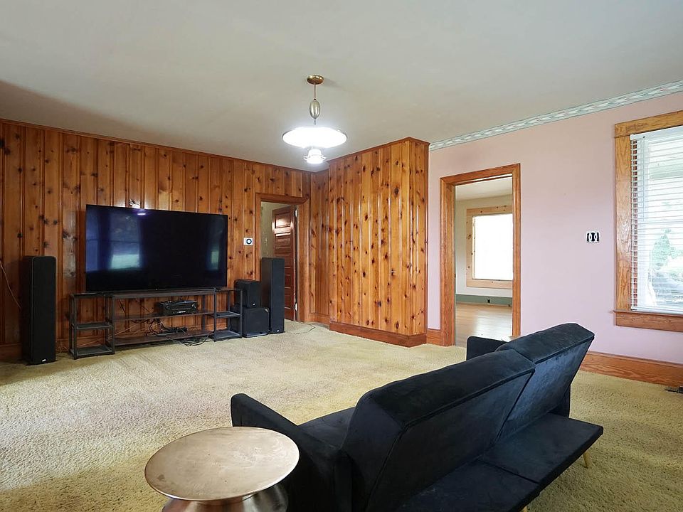 28th image of 131 King Rd