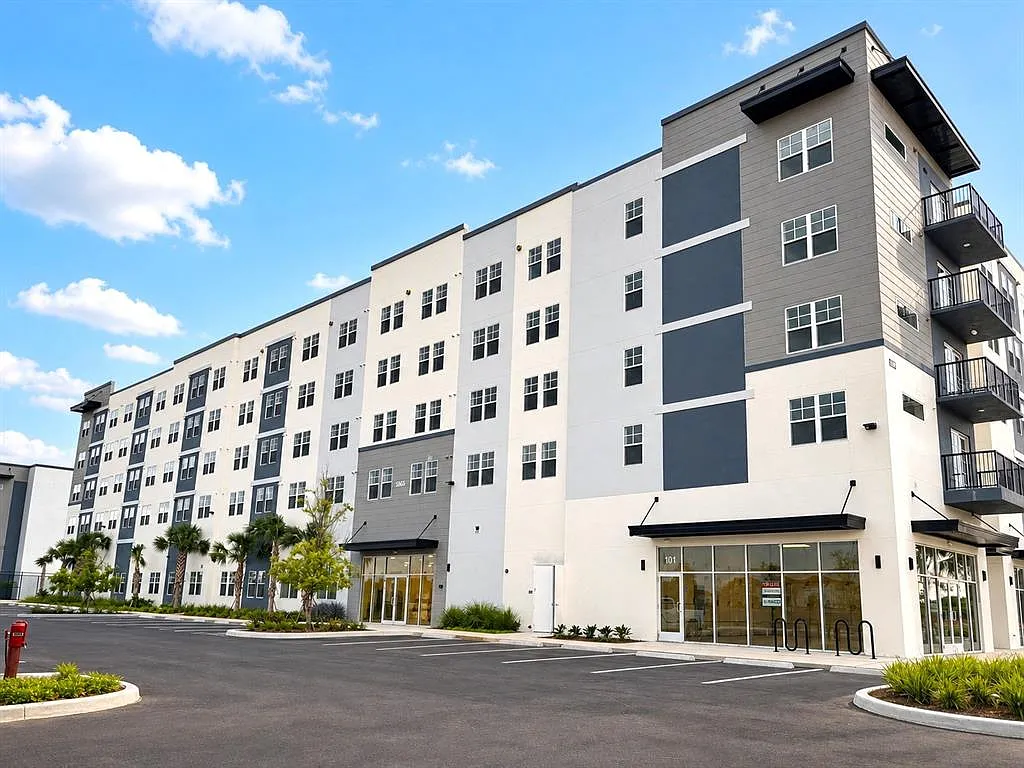 2 bed, 2.0 bath, 1023 sqft, $1,645 — Photo 3
