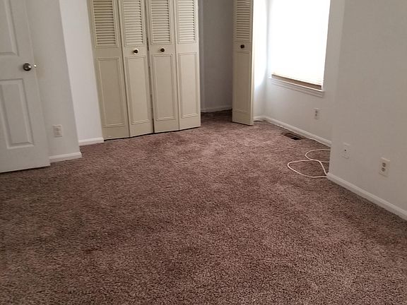 5th image of 107 Villa Knoll Ct