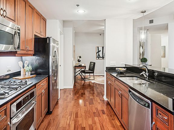5th image of 160 E Illinois St APT 1008