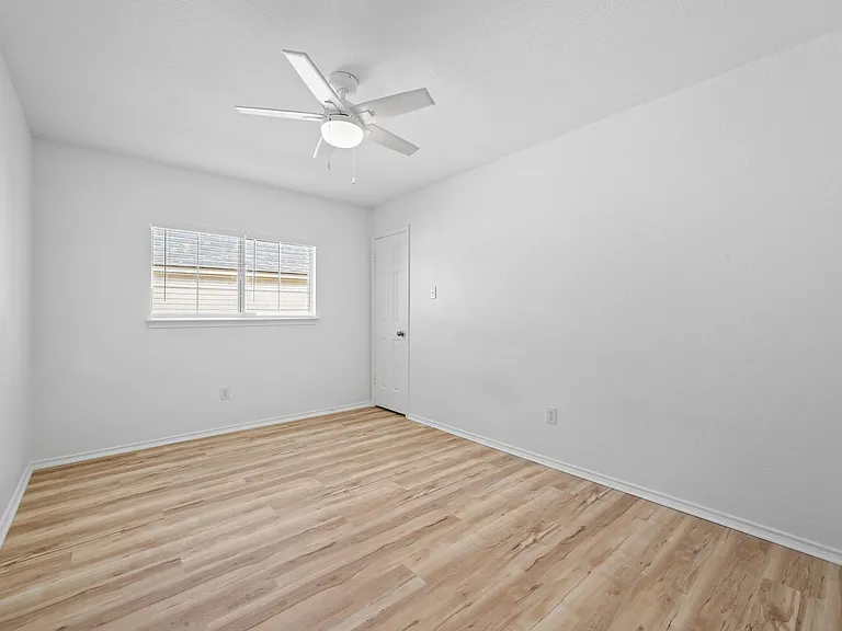 2412 Regal Park Ln — Photo 31