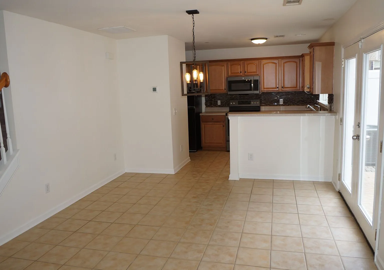 Rare 2 bed 2.5 bath home located in Riverpark — Photo 4