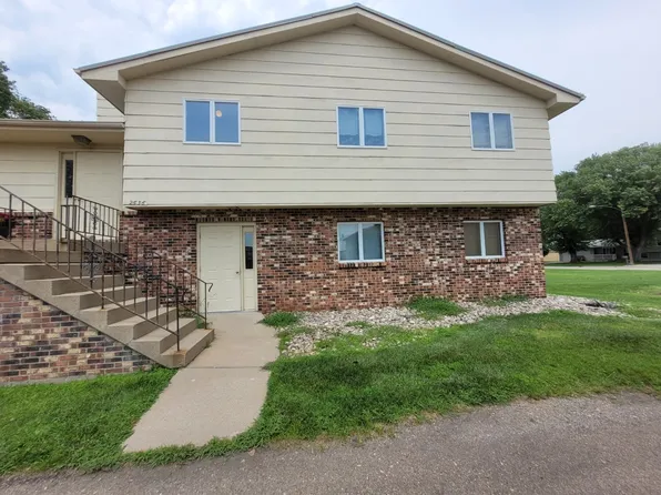 2636 Saint Patrick Ave, Grand Island, NE 68803
