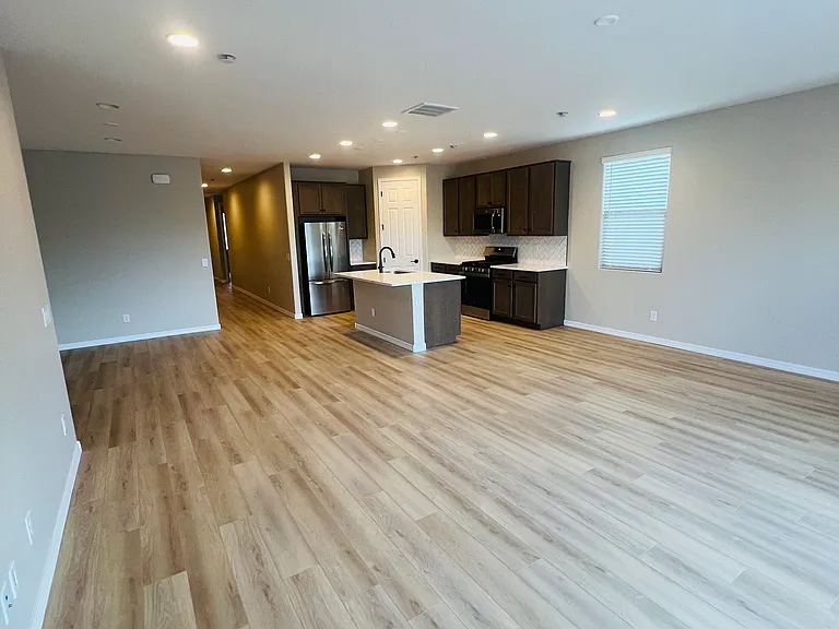 946 W Macaw Dr — Photo 5