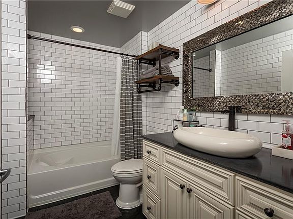 3rd image of 155 Court Ave #2314