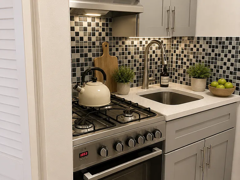 240 E 46th St #9E — Photo 3