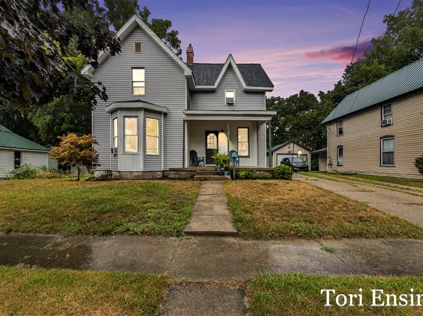 214 W Montcalm St, Greenville, MI 48838