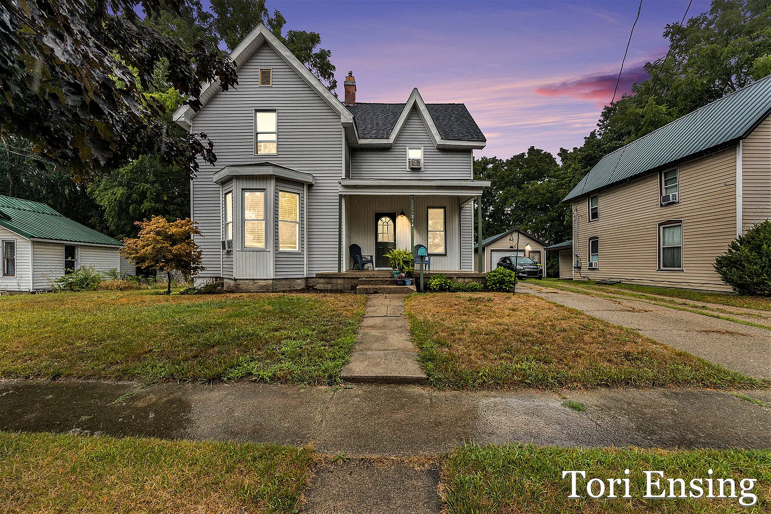 214 W Montcalm St photo 1