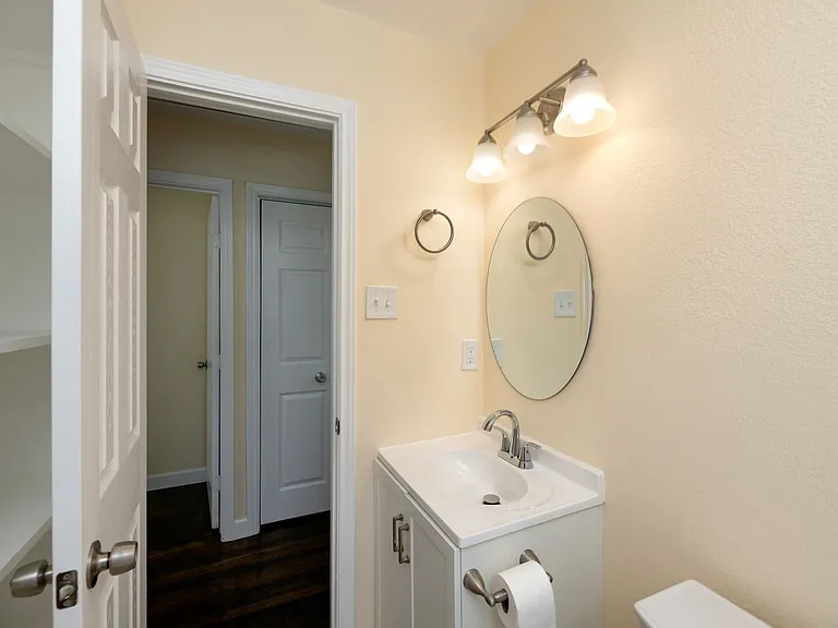 2610 Michigan Ave — Photo 15