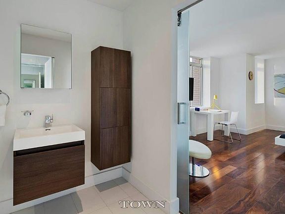 5th image of 100 John St Frnt A