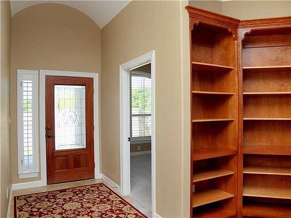 5th image of 9122 Balcones Club Dr Unit 1