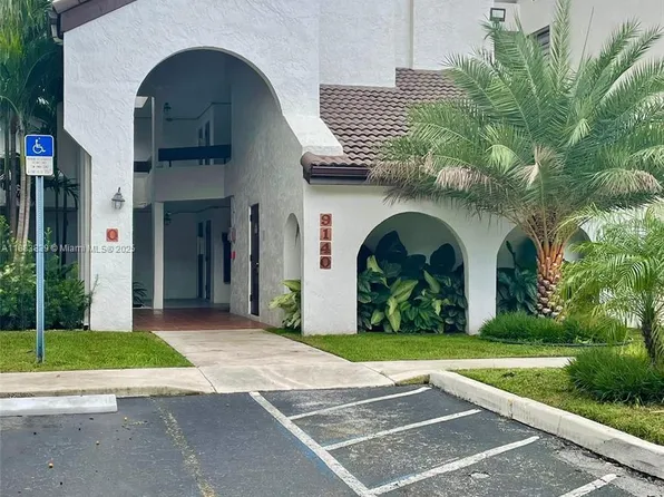 9140 SW 123rd Ct APT 201, Miami, FL 33186