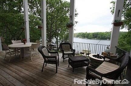 Massive covered deck
						:
						Outdoor living area for entertaining w/high ceiling covered deck.