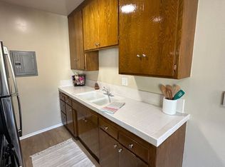 567 N Holliston Ave #11, Pasadena, CA 91106