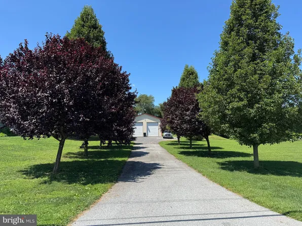 1208L Old Airport Rd, Douglassville, PA 19518