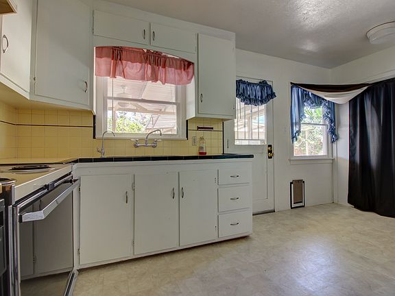 5th image of 1068 Sandalwood Dr